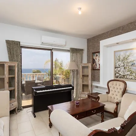 Heaven Villa Pomos