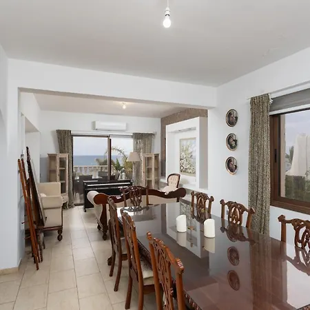 Villa Heaven Pomos