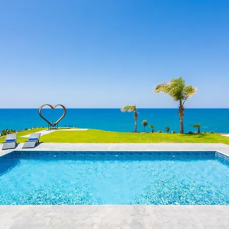 Villa Heaven Pomos