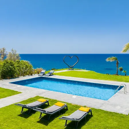 Villa Heaven Pomos